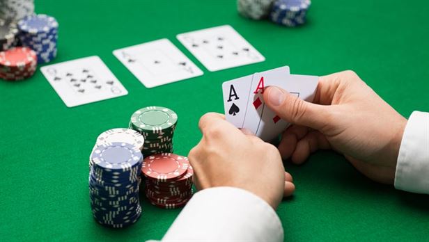 Cracking the Mystery: Unraveling the Straight vs. Flush Enigma in Poker